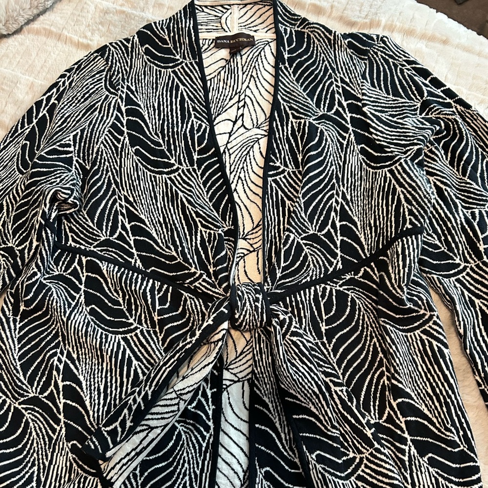 Dana Buchman Monochrome Leaf Design Cardigan